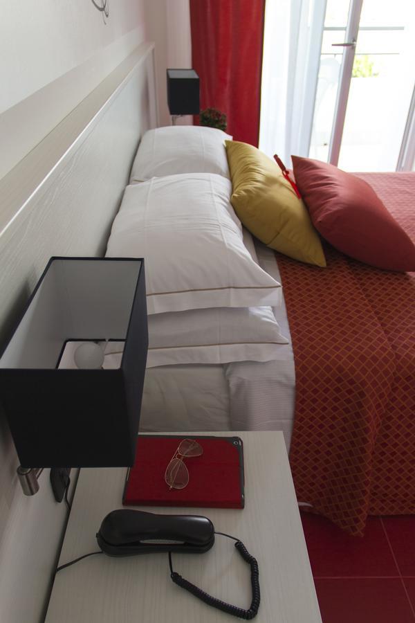Hotel Villa Chiara Terracina Exteriör bild