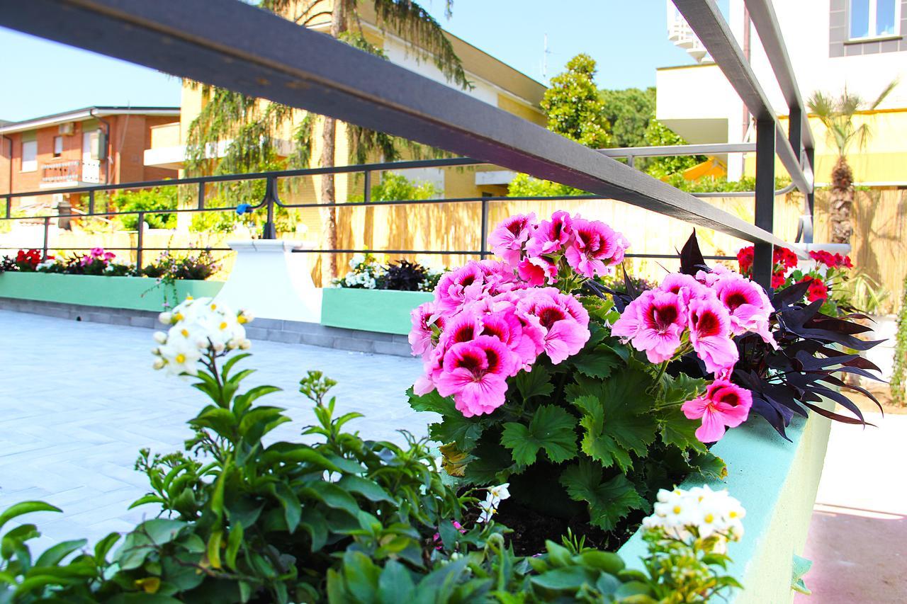 Hotel Villa Chiara Terracina Exteriör bild